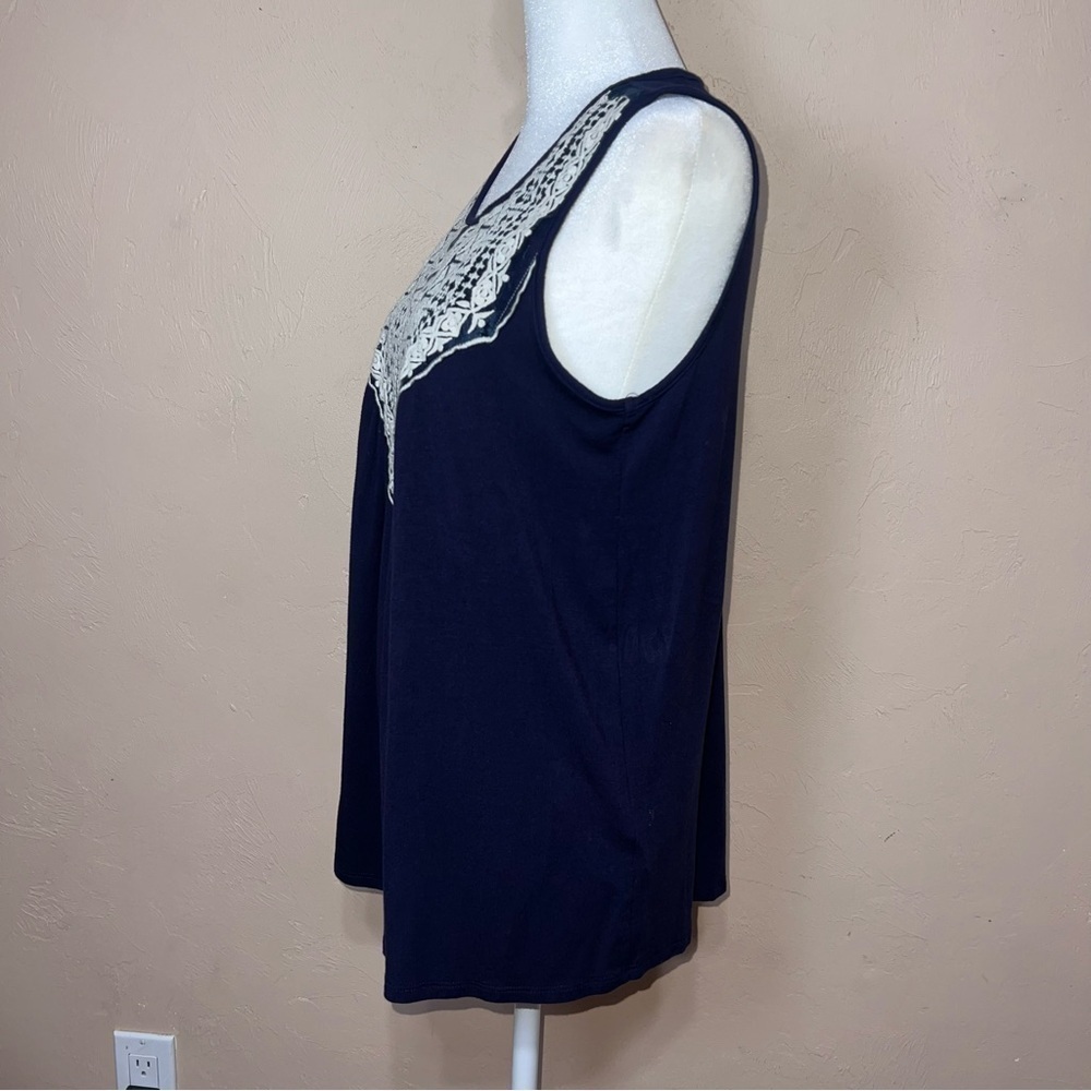 Green Envelope Los Angeles Flowy Sleeveless Navy Blouse White Lace Embroidered - Picture 4 of 8